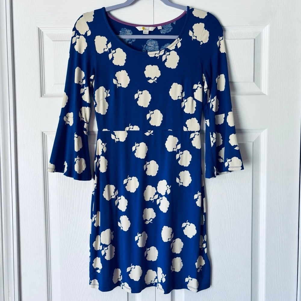 Boden Shabby Chic Butterfly Cuffs Blue and White Floral Mini Swoop Neck Dress